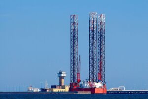 Российская авиация пролетела над платформой на высоте 150 м при допустимых не менее 200 м