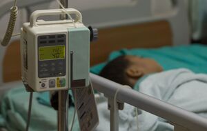 Ребенка привезли в больницу в критическом состоянии