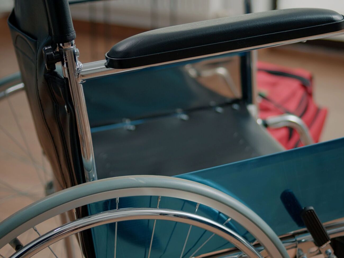 По материалам дела, 89-летнюю женщину могли убить подножкой от кресла колесного