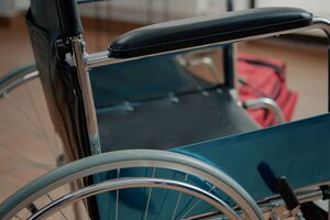 По материалам дела, 89-летнюю женщину могли убить подножкой от кресла колесного