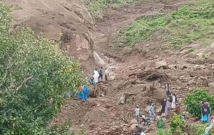 За словами повстанців, зсув стався 31 серпня після кількох днів сильних дощів, і село Тарасін "повністю зрівнялося із землею"