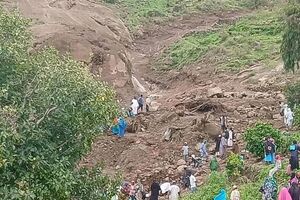 По словам повстанцев, оползень произошел 31 августа после нескольких дней сильных дождей, и село Тарасин "полностью сравнялось с землей"