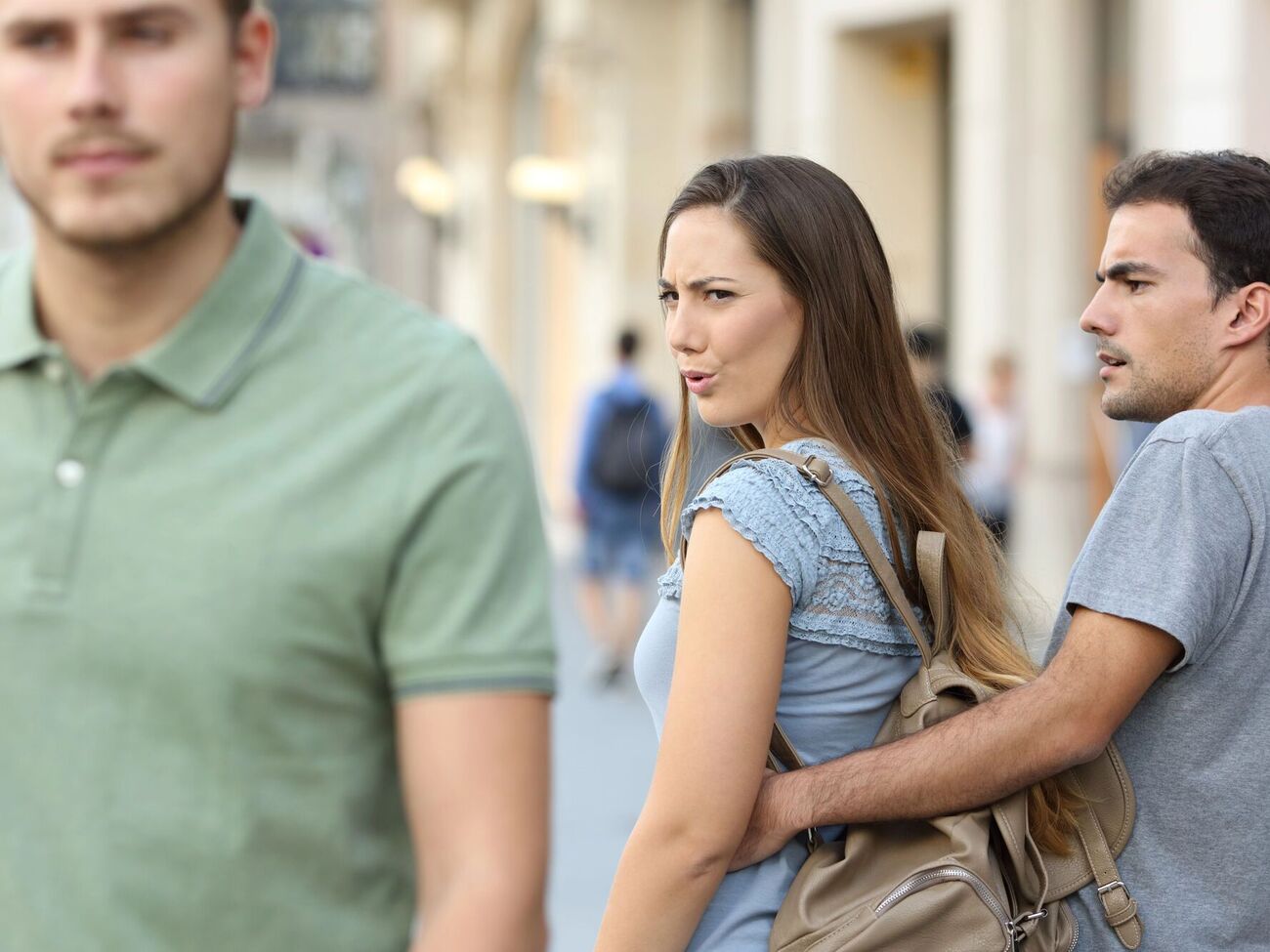 Одним из признаков женской измены может быть резкая смена внешности и стиля