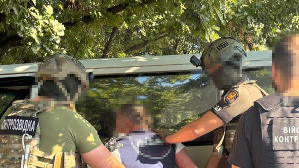 Агент на собственном автомобиле объезжал местность и фиксировал объекты, которые он считал военными, отметила СБУ