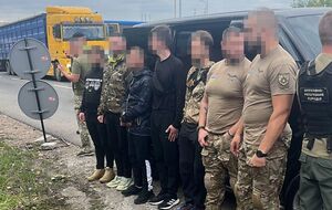 Чоловікам виписали повістки й відпустили