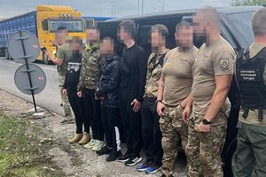 Мужчинам выписали повестки и отпустили