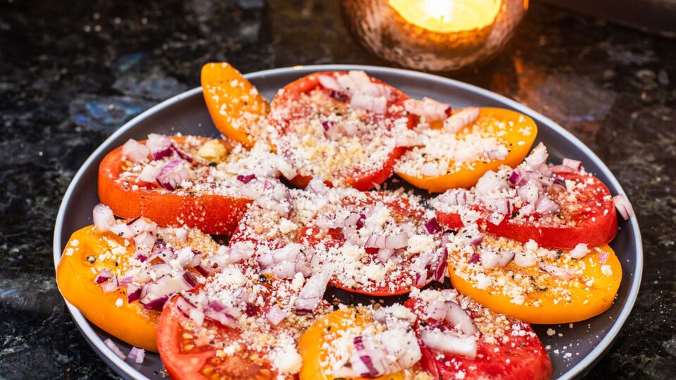 Этот салат понравится тем, кто хочет на обед легкое блюдо