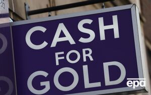 Золото покупают из-за неопределенностей с долларом