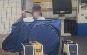 Велосипедистом, съехавшим по эскалаторам "Арсенальной", оказался 22-летний студент