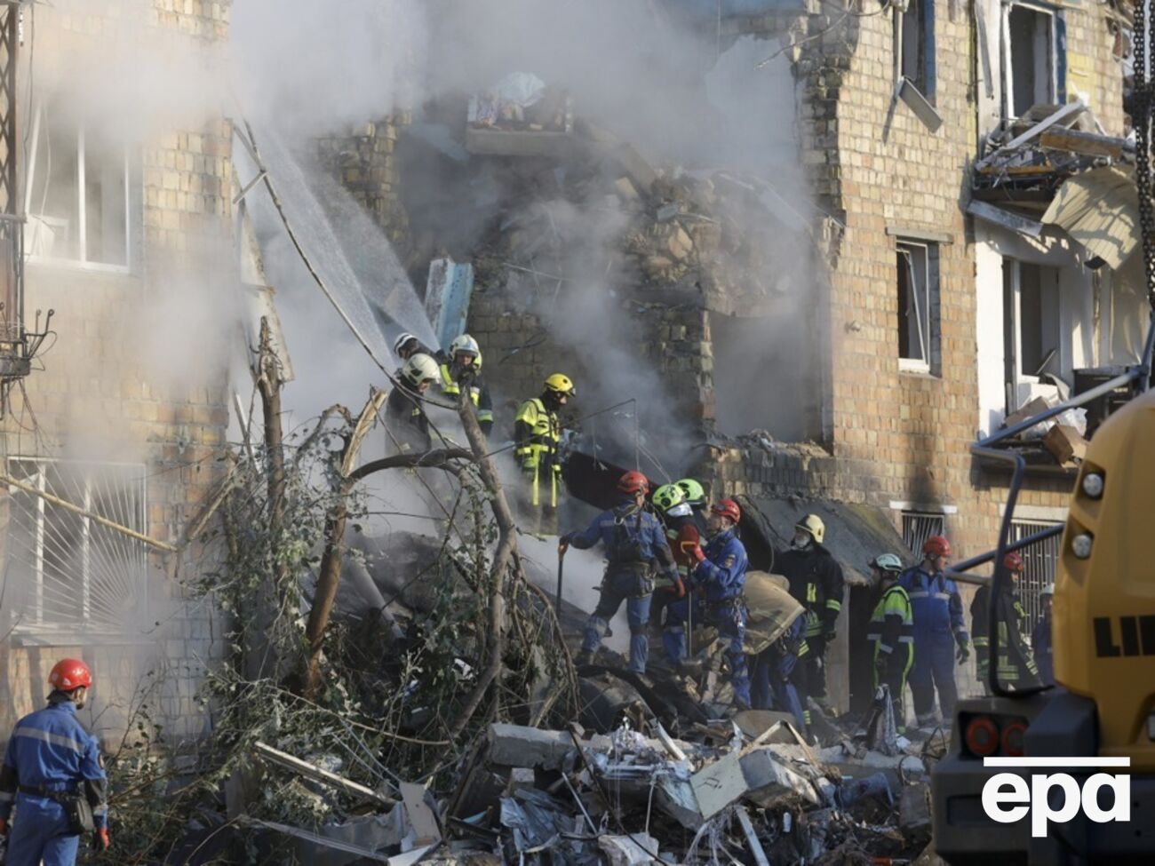 Жительница дома, который пострадал от обстрела, рассказала о последствиях атаки