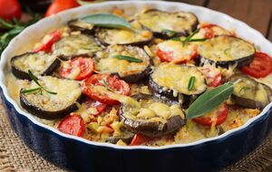 Для запеканки также понадобится 800 г помидоров