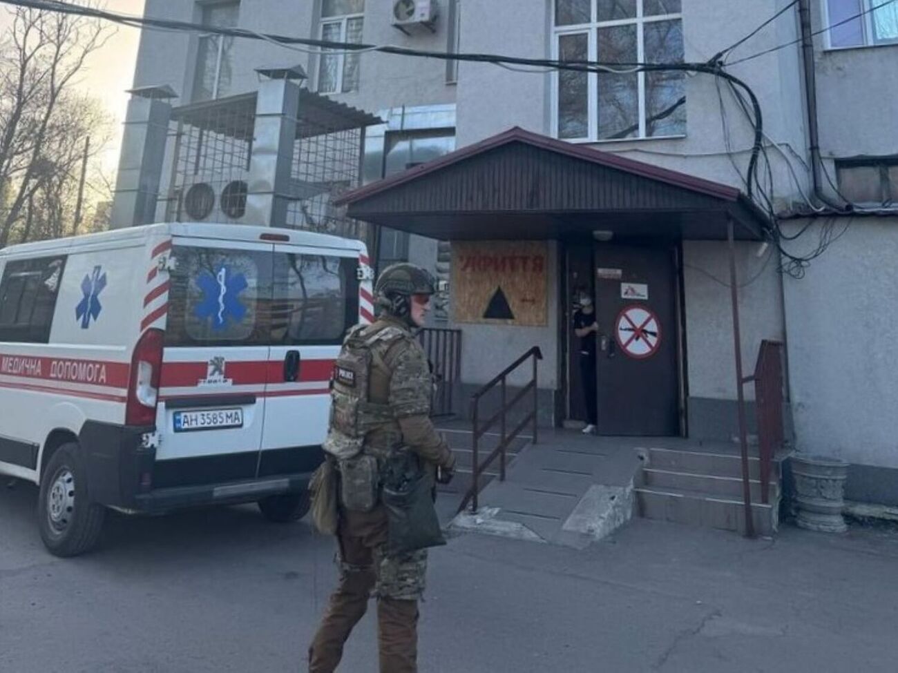 Из 750 работников в больнице осталось 15