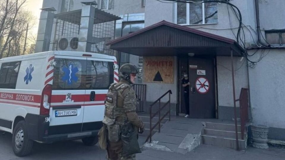 Из 750 работников в больнице осталось 15
