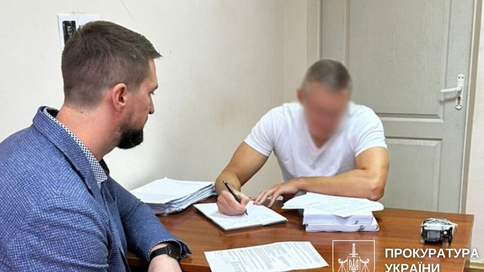 Бывший топ-чиновник подозревается в злоупотреблении служебным положением