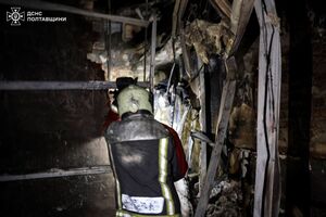 В момент атаки людей в квартире не было, большинство жителей дома спустились в укрытие