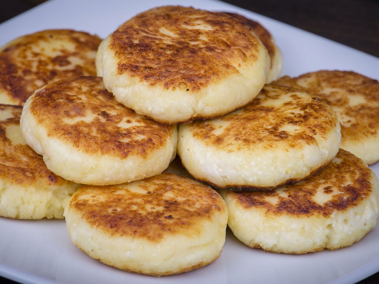 По этому рецепту для сырников понадобится 450–500 г творога