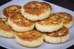 По этому рецепту для сырников понадобится 450–500 г творога