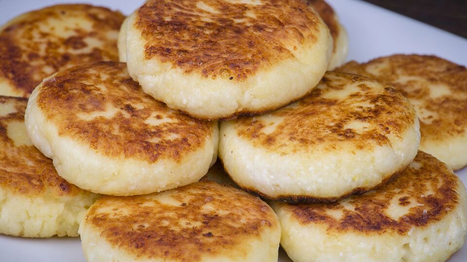 По этому рецепту для сырников понадобится 450–500 г творога