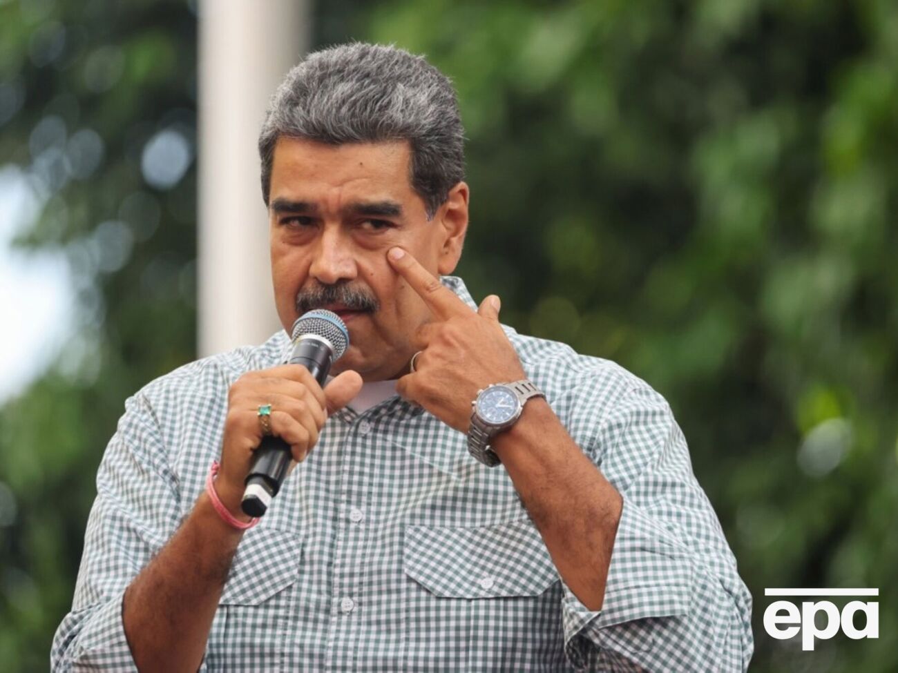 Журналисты не исключают политический характер закрытия канала Мадуро