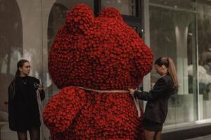 Чтобы транспортировать букет, пришлось вызвать грузовую машину