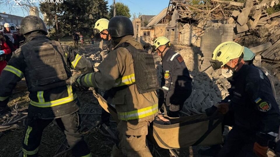 В результате авиаударов в Запорожье погибли две женщины и мужчина