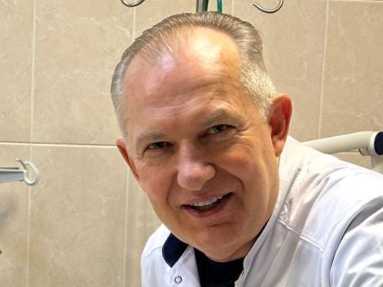 Николаю оторвало руку. Котенок был в кармане, ему тоже ранило лапку. Мужчина радуется – котик живой