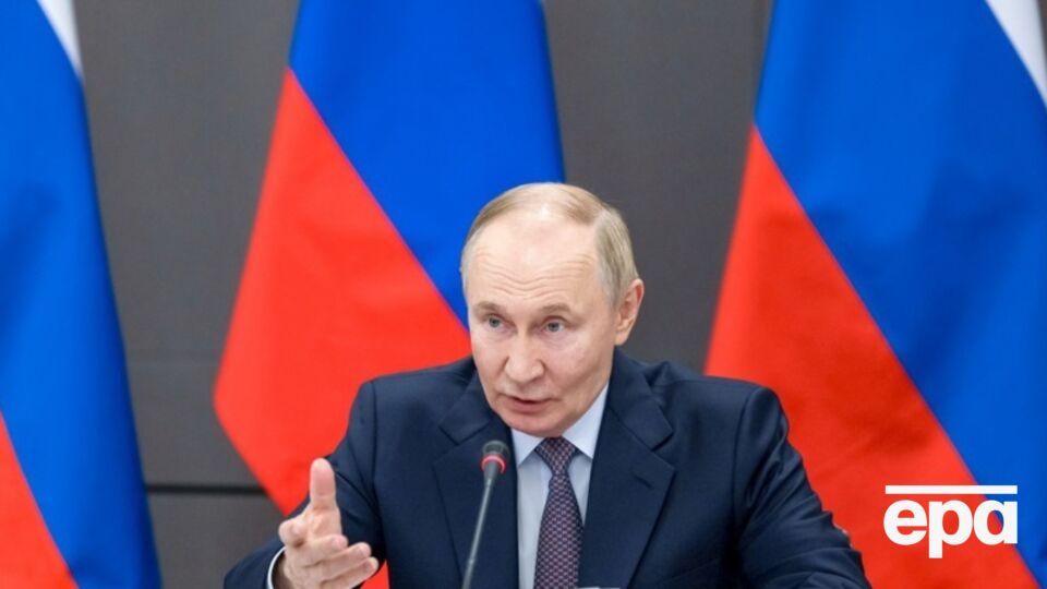 Свой бред Путин читал с бумажки