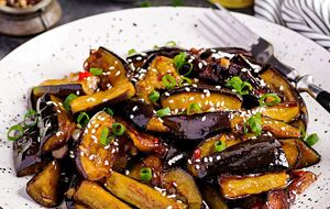 Запекать баклажаны нужно под фольгой