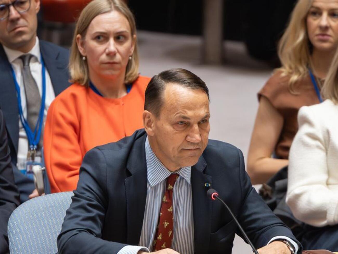 Совбез ООН обязан послать четкий сигнал РФ, что провокации против Эстонии, Румынии, Польши недопустимы, отметил Сикорский