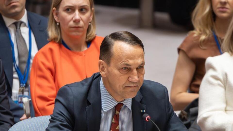 Совбез ООН обязан послать четкий сигнал РФ, что провокации против Эстонии, Румынии, Польши недопустимы, отметил Сикорский