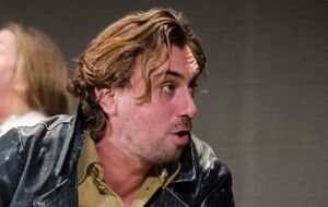 Телефонний дзвінок когось із глядачів завадив Гнатковському й далі виконувати свою роль