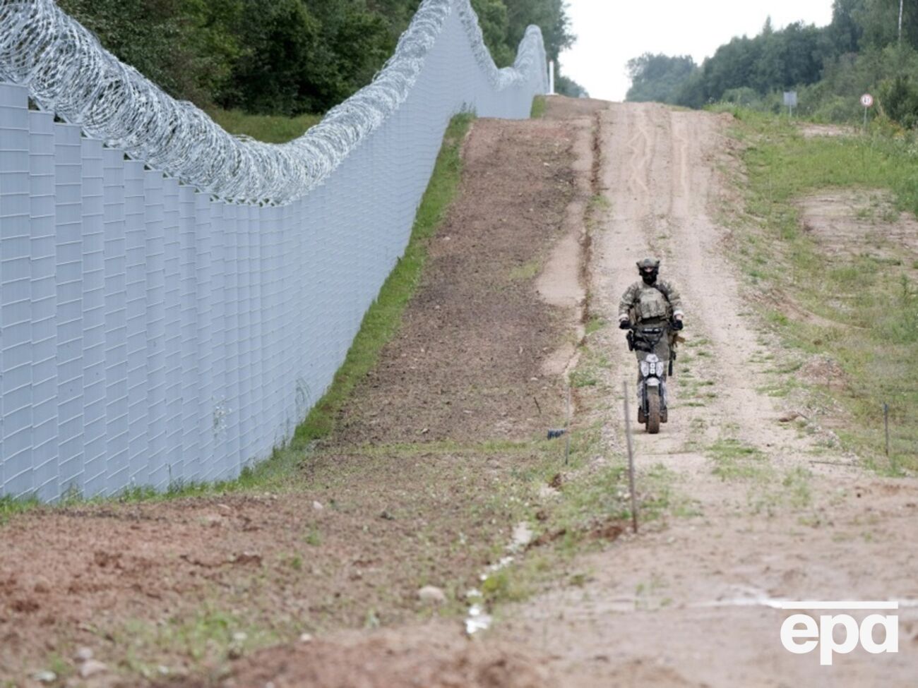 Возрождение болот может стать значительным вкладом в укрепление обороноспособности Латвии, заявили в минобороны страны