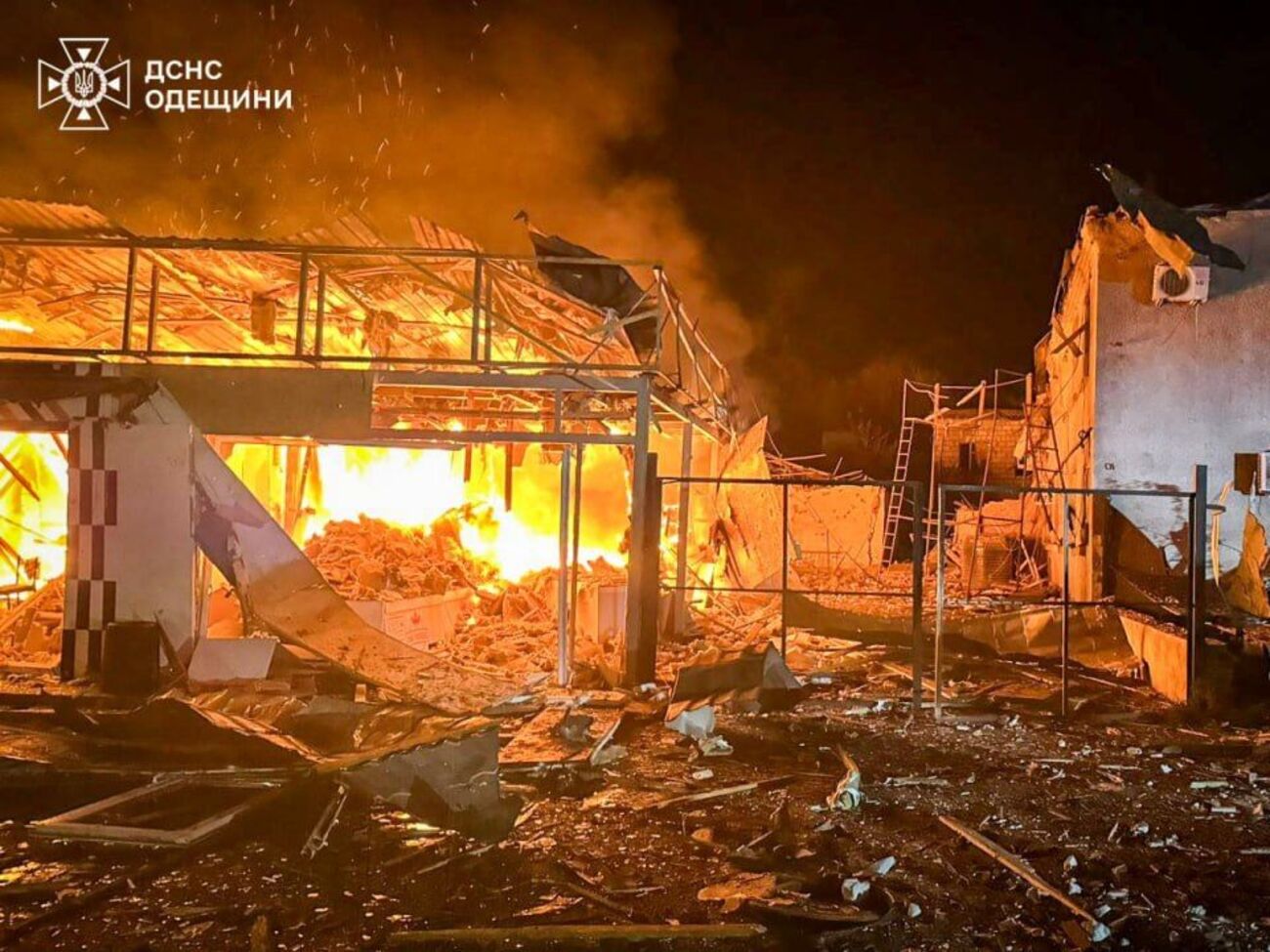 На месте обстрелов были пожары