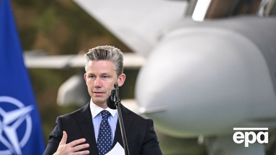 Шведские войска получили право применять оружие для защиты неба, заявил Юнсон