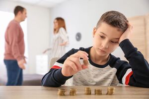 За уклонение от уплаты средств на содержание ребенка предусмотрена гражданская, административная и уголовная ответственность