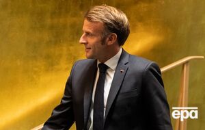 Mакрон попал в пробку, возникшую из-за проезда кортежа Трампа