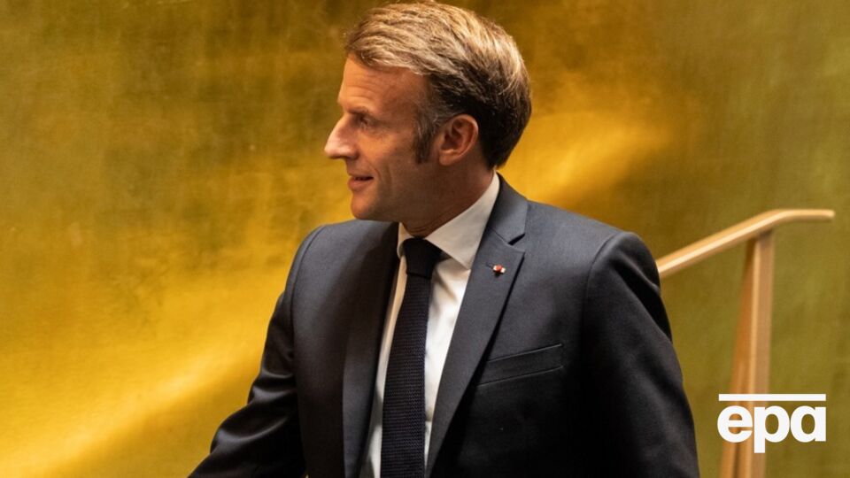 Mакрон попал в пробку, возникшую из-за проезда кортежа Трампа