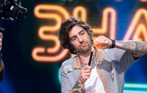 Певец выступает с концертами и работает ведущим на "Новом канале"