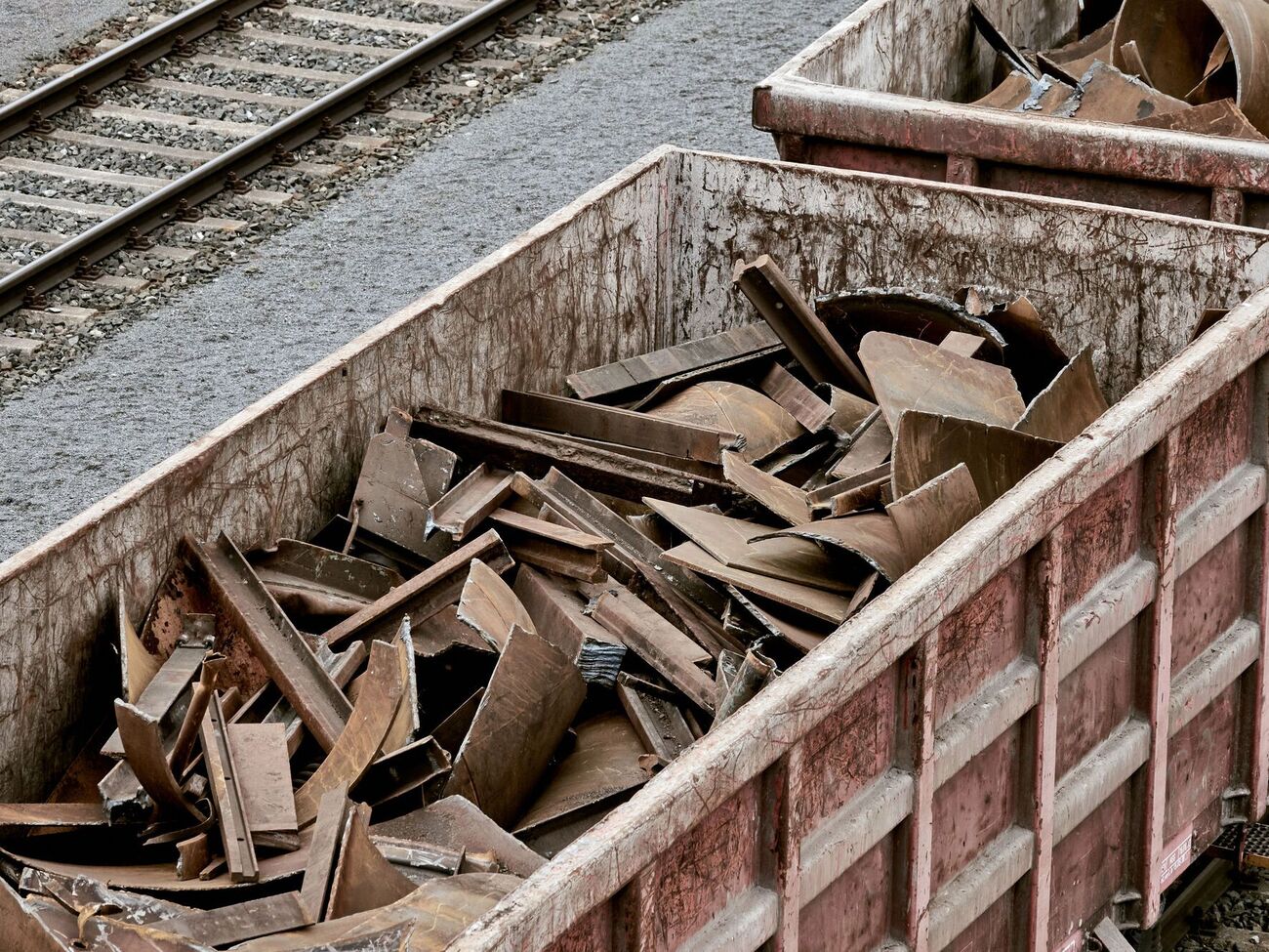 Польща стала транзитним майданчиком для українського брухту, який прямує до Туреччини в обхід експортного мита, пише GMK Center