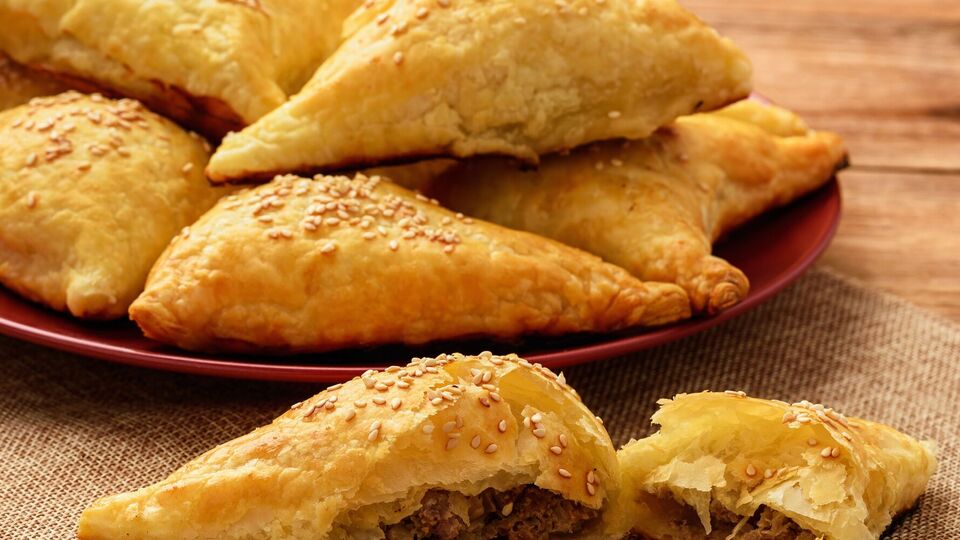 Слойки получатся питательными и вкусными