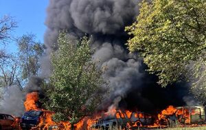 Одного з російських ударів було завдано по підприємству в Запоріжжі, виникла пожежа, розповіли у ДСНС