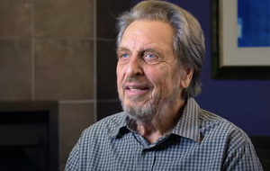 Эррол Маск отрицает обвинения в сексуальном насилии над детьми