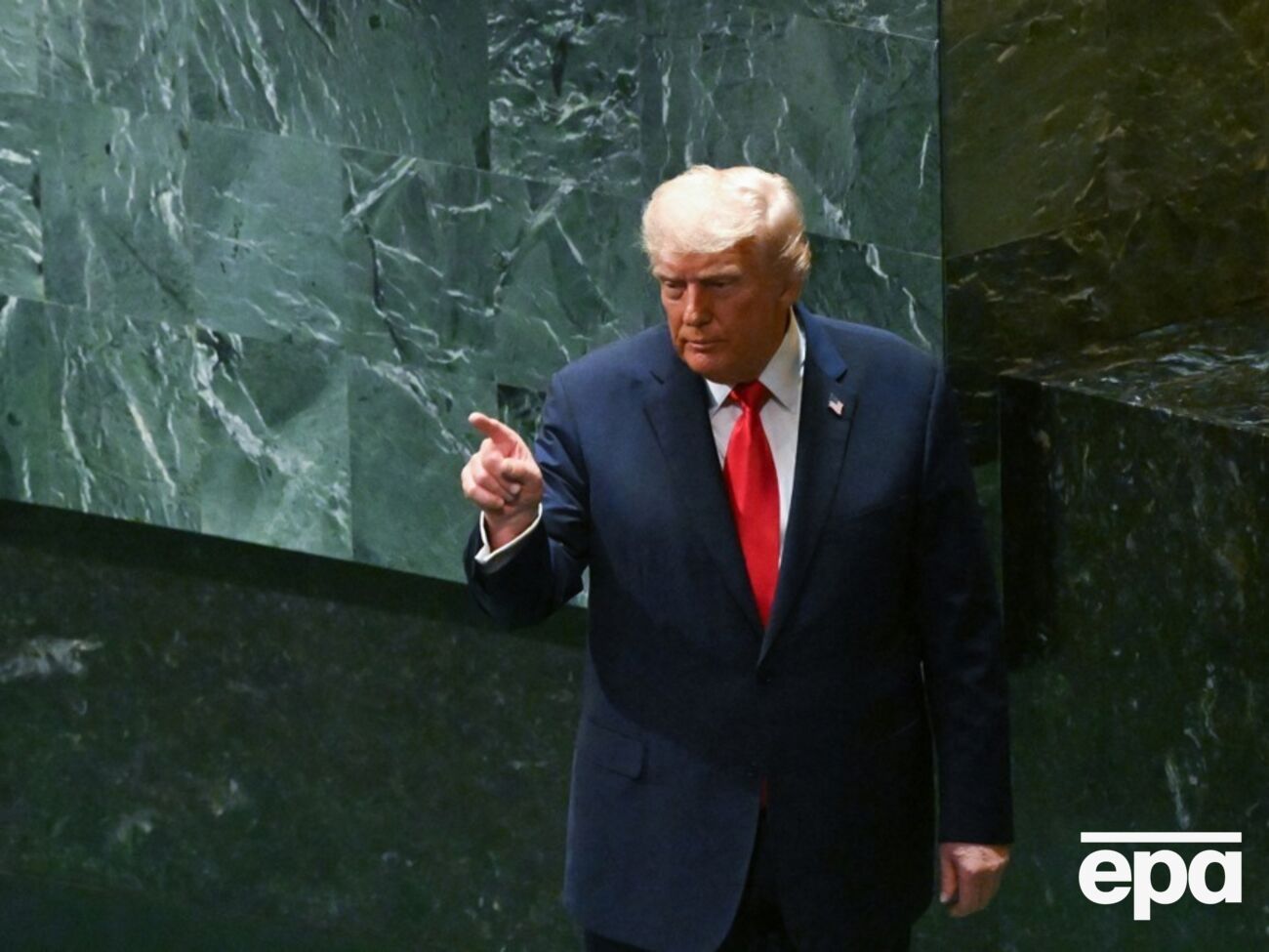 Трамп назвал РФ "бумажным тигром" и заявил, что "настоящей военной силе" следовало выиграть войну меньше чем за неделю