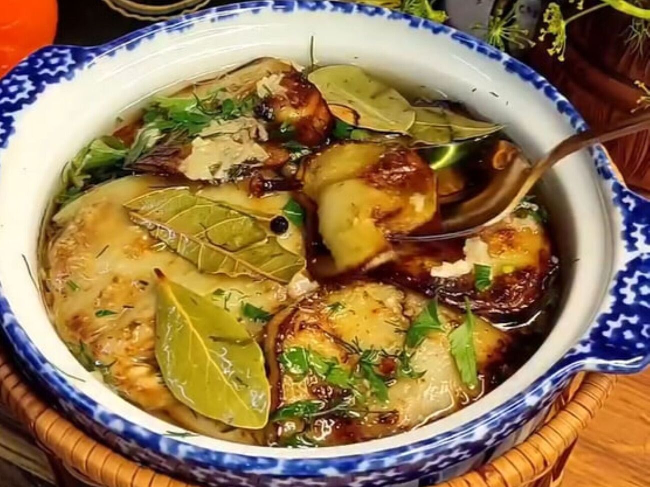 Баклажани перед тим, як маринувати, потрібно злегка обсмажити