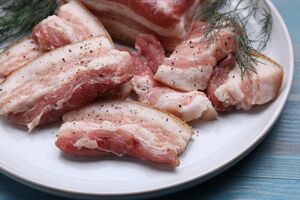 Для рассола понадобятся соль и специи