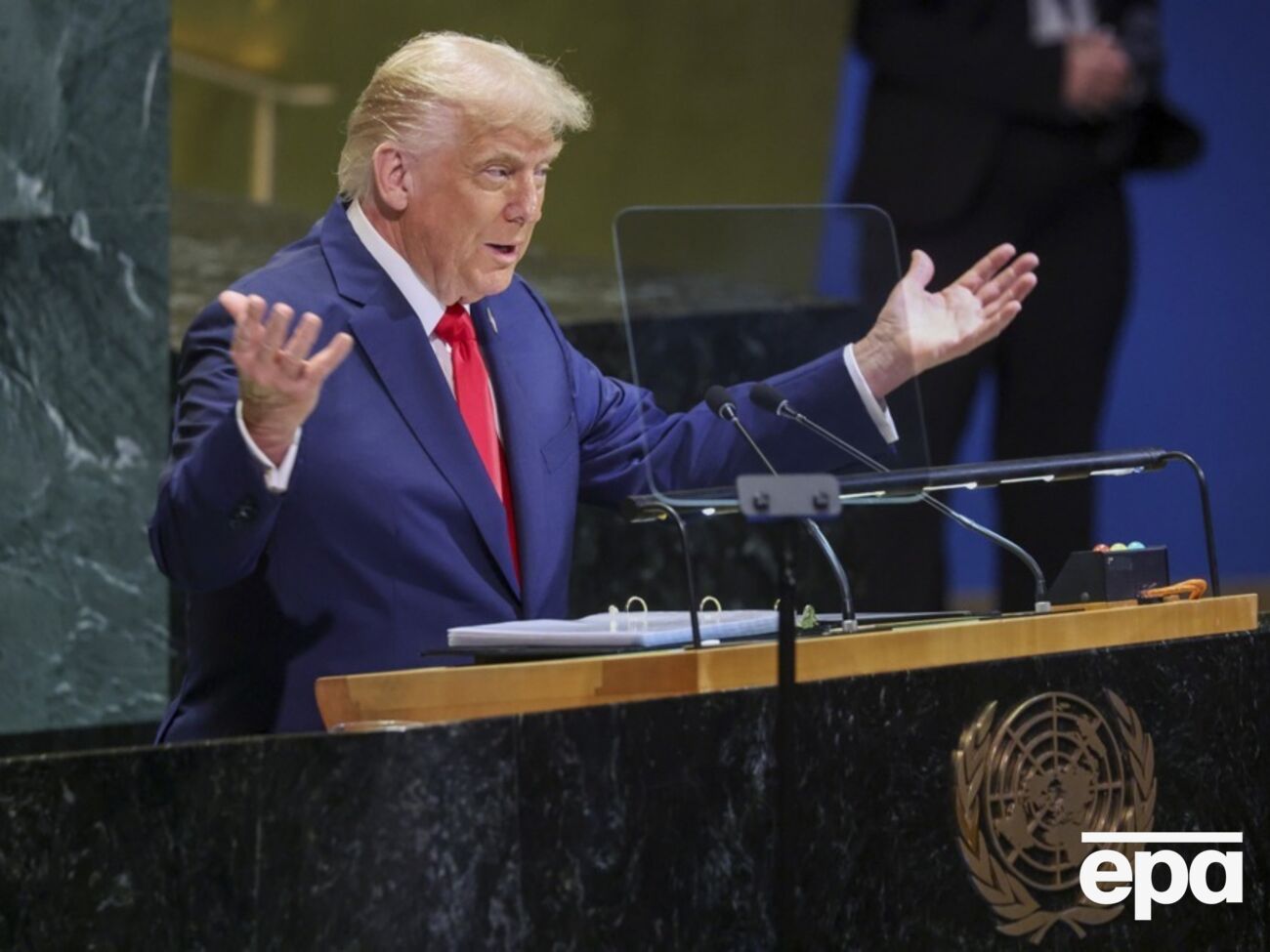 Трамп подякував Макрону за допомогу в завершенні воєн