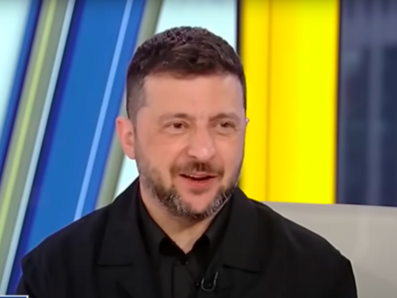 Зеленский заявил, что "чуть-чуть удивлен"и рассмеялся