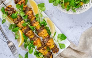 Такий шашлик подають одразу з вогню