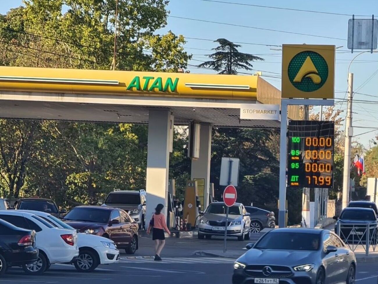 У Криму дефіцит бензину виник через "тимчасове зниження" обсягів виробництва на низці НПЗ РФ, повідомили в окупаційній адміністрації