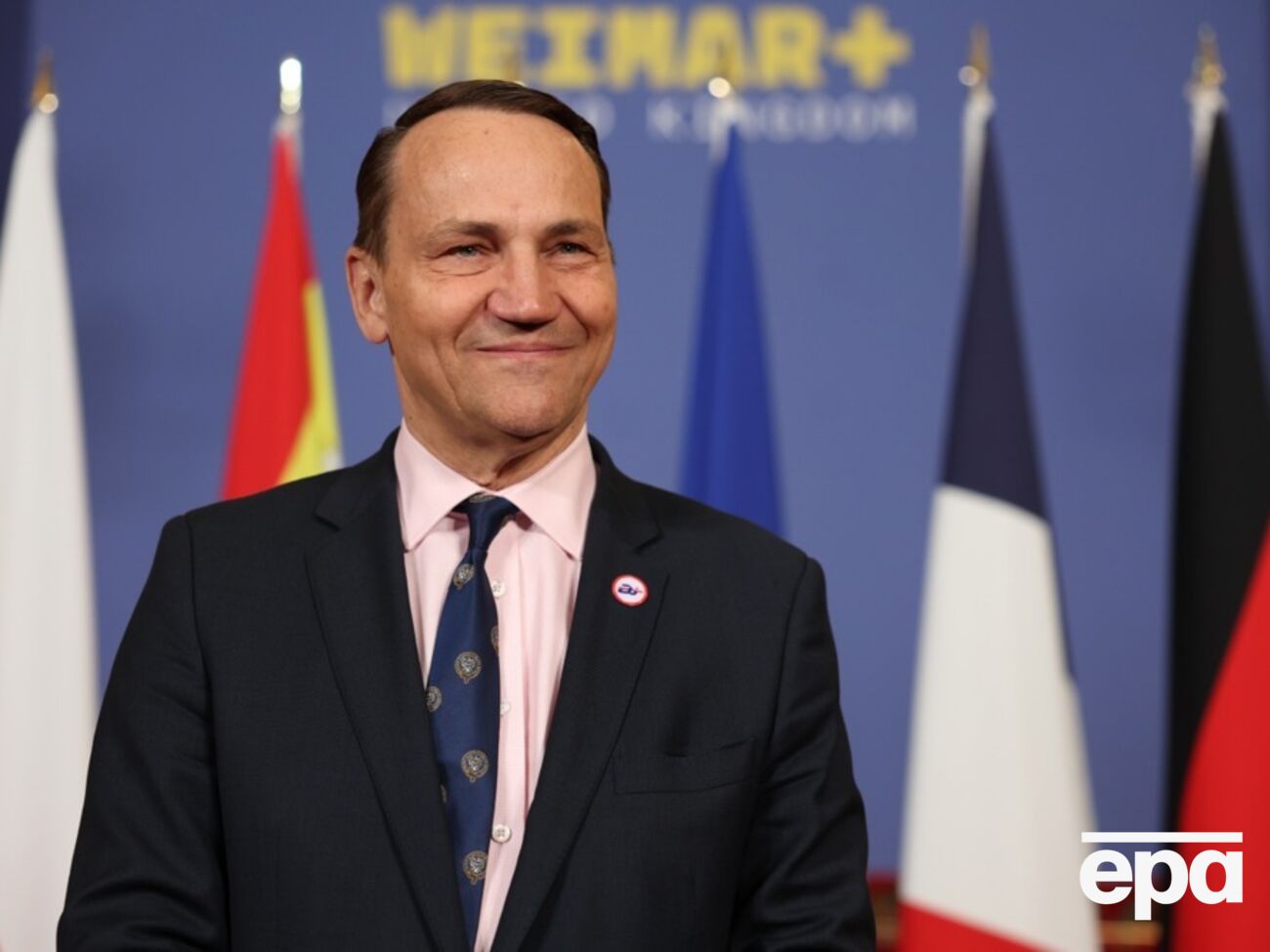 Глава МИД Польши Сикорский обещал поддержку подрывнику, утверждают СМИ